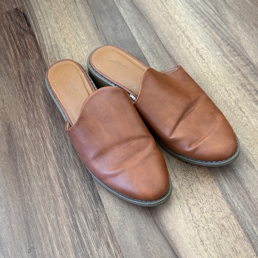 Universal Thread Tan Slip-On Loafers